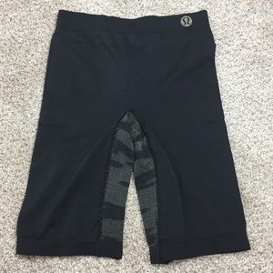 Lululemon Metal Camo Tensil Short Sz S NWT